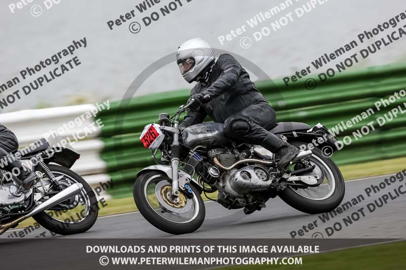 Vintage motorcycle club;eventdigitalimages;mallory park;mallory park trackday photographs;no limits trackdays;peter wileman photography;trackday digital images;trackday photos;vmcc festival 1000 bikes photographs